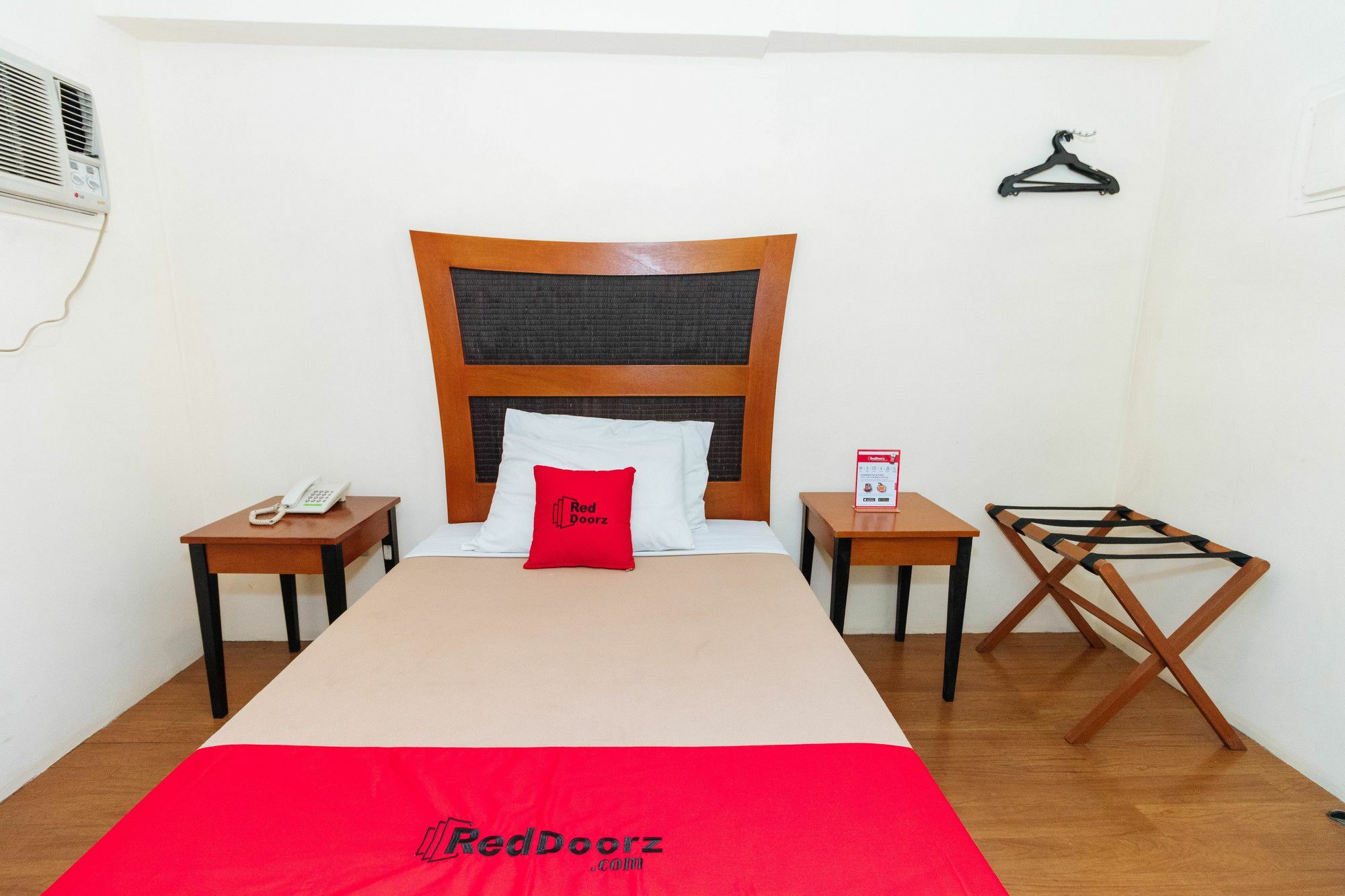 Reddoorz @ Amorsolo Makati Makati City Exterior photo